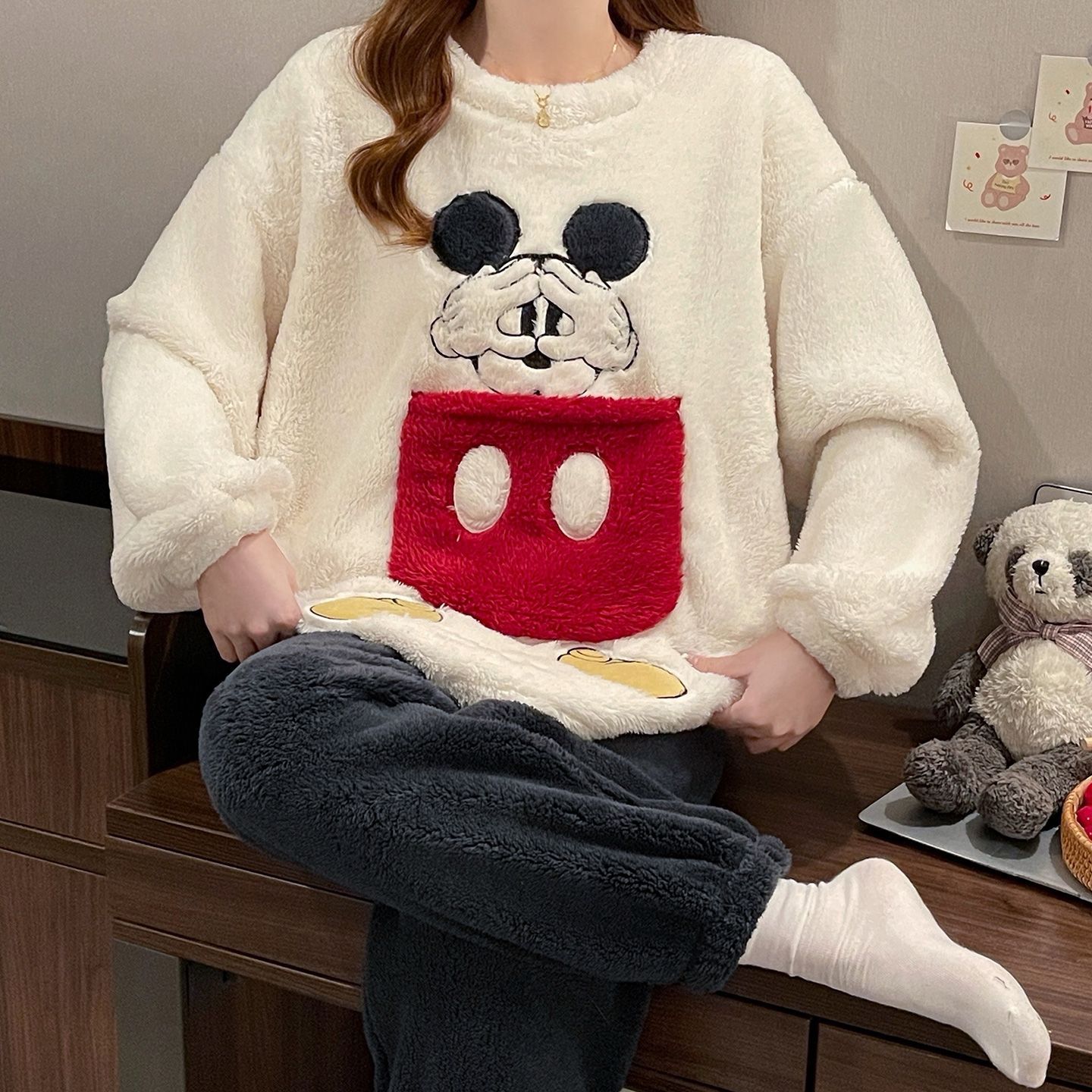 Mickey 3D Patchwork Plush Paja – Oversized Crewneck Fleece recenzja i cena