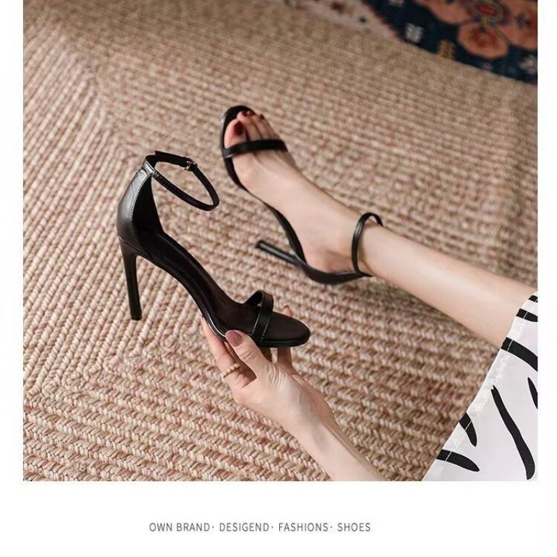 One-strap Sandal Women's 2026  – Street Fashion Rome 2026 recenzja i cena