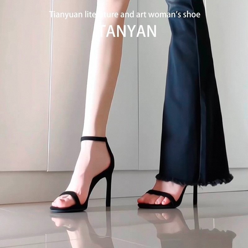 One-strap Sandal Women's 2026  – Street Fashion Rome 2026 recenzja i cena